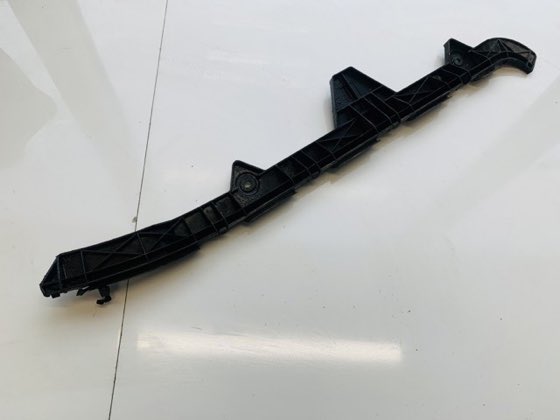 Braket tampon Avensis 03-06 arka sol